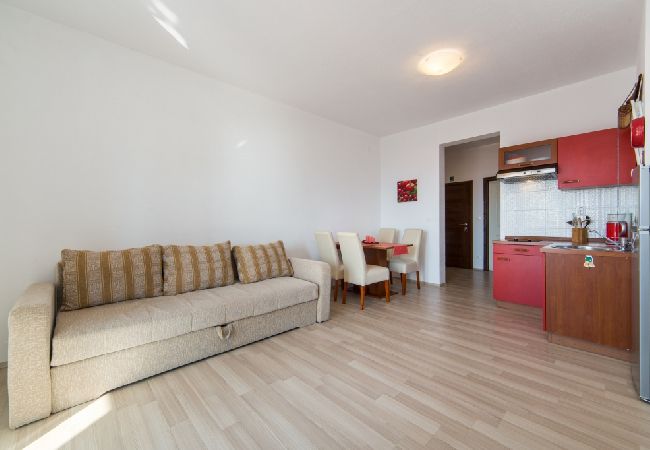 Appartamento a Brist - Appartamento in Brist con balcone, Climatizzazione, WIFI (610-5) Appartamento a Brist - Appartamento in Brist con balcone, Climatizzazione, WIFI (610-5)