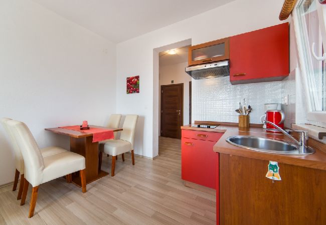 Appartamento a Brist - Appartamento in Brist con balcone, Climatizzazione, WIFI (610-5) Appartamento a Brist - Appartamento in Brist con balcone, Climatizzazione, WIFI (610-5)