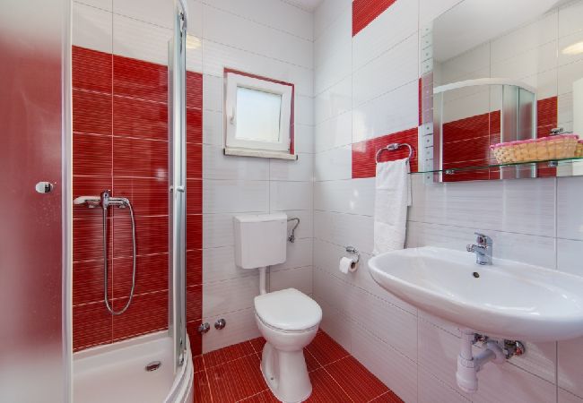 Appartamento a Brist - Appartamento in Brist con balcone, Climatizzazione, WIFI (610-5) Appartamento a Brist - Appartamento in Brist con balcone, Climatizzazione, WIFI (610-5)