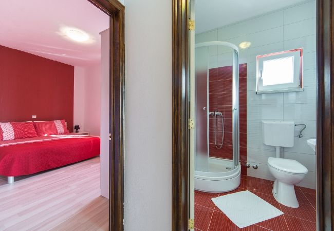 Appartamento a Brist - Appartamento in Brist con balcone, Climatizzazione, WIFI (610-5) Appartamento a Brist - Appartamento in Brist con balcone, Climatizzazione, WIFI (610-5)