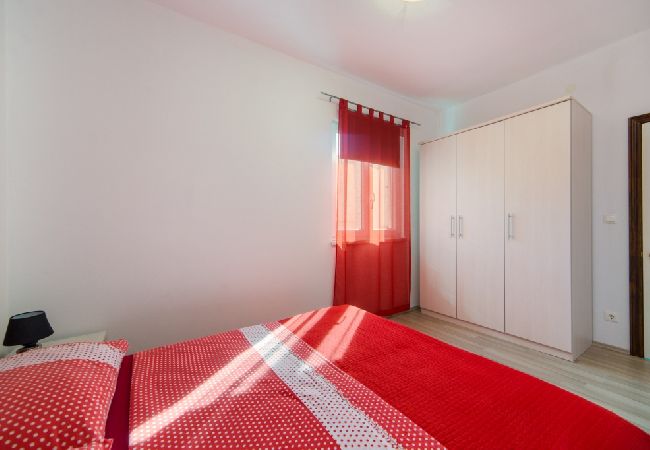 Appartamento a Brist - Appartamento in Brist con balcone, Climatizzazione, WIFI (610-5) Appartamento a Brist - Appartamento in Brist con balcone, Climatizzazione, WIFI (610-5)