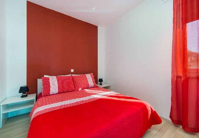 Appartamento a Brist - Appartamento in Brist con balcone, Climatizzazione, WIFI (610-5) Appartamento a Brist - Appartamento in Brist con balcone, Climatizzazione, WIFI (610-5)