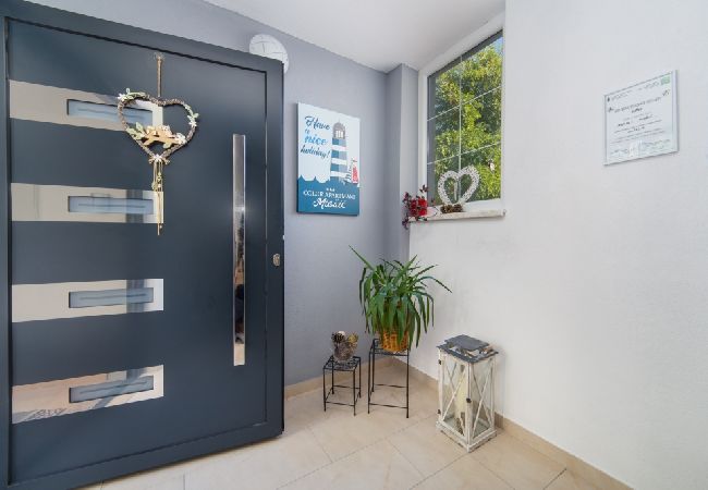 Appartamento a Brist - Appartamento in Brist con balcone, Climatizzazione, WIFI (610-5) Appartamento a Brist - Appartamento in Brist con balcone, Climatizzazione, WIFI (610-5)