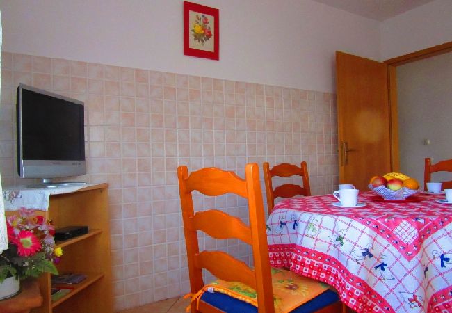 Appartamento a Pula - Appartamento in Pola (Pula) con terrazzo, Climatizzazione, WIFI, Lavatrice (633-1) Appartamento a Pula - Appartamento in Pola (Pula) con terrazzo, Climatizzazione, WIFI, Lavatrice (633-1)