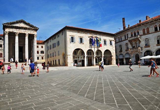 Appartamento a Pula - Appartamento in Pola (Pula) con terrazzo, Climatizzazione, WIFI, Lavatrice (633-1) Appartamento a Pula - Appartamento in Pola (Pula) con terrazzo, Climatizzazione, WIFI, Lavatrice (633-1)