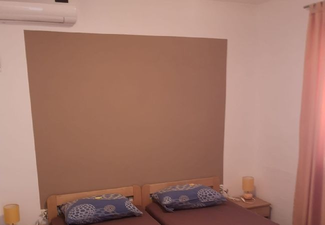 Appartamento a Stanici - Ferienwohnung in Stanići mit Meerblick, Balkon, Klimaanlage, W-LAN (634-1) Appartamento a Stanici - Ferienwohnung in Stanići mit Meerblick, Balkon, Klimaanlage, W-LAN (634-1)