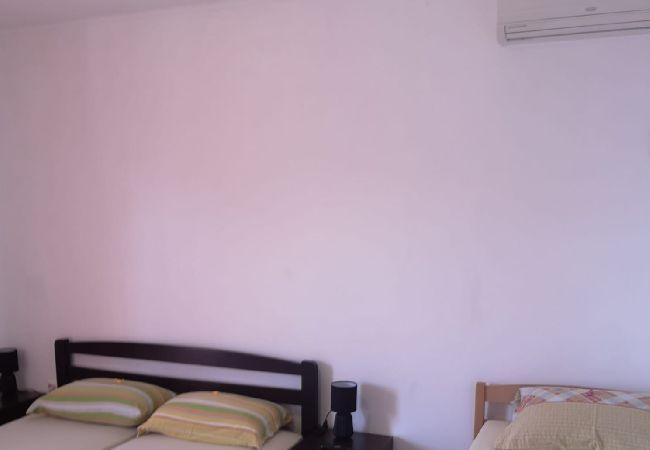 Appartamento a Stanici - Ferienwohnung in Stanići mit Meerblick, Balkon, Klimaanlage, W-LAN (634-1) Appartamento a Stanici - Ferienwohnung in Stanići mit Meerblick, Balkon, Klimaanlage, W-LAN (634-1)