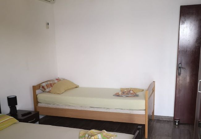 Appartamento a Stanici - Ferienwohnung in Stanići mit Meerblick, Balkon, Klimaanlage, W-LAN (634-1) Appartamento a Stanici - Ferienwohnung in Stanići mit Meerblick, Balkon, Klimaanlage, W-LAN (634-1)