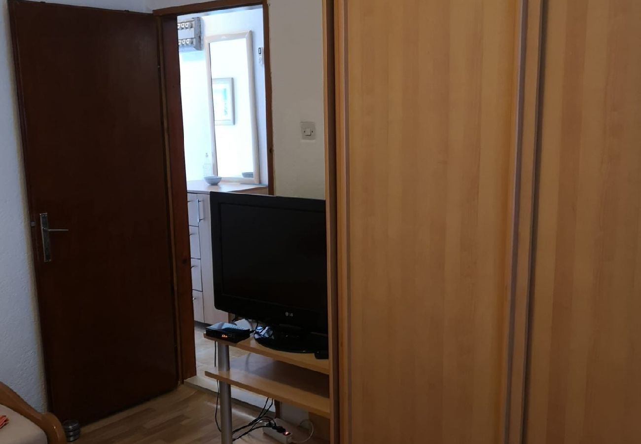 Appartamento a Stanici - Ferienwohnung in Stanići mit Meerblick, Balkon, Klimaanlage, W-LAN (634-3)