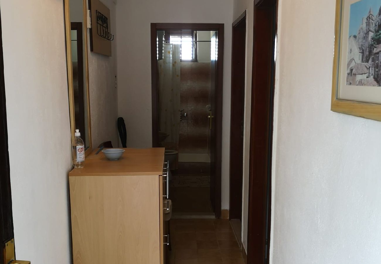 Appartamento a Stanici - Ferienwohnung in Stanići mit Meerblick, Balkon, Klimaanlage, W-LAN (634-3)