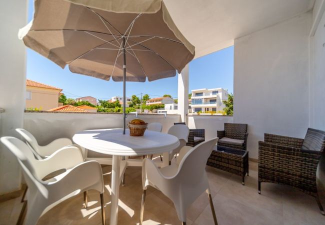 Appartamento a Rab - Appartamento in Barbat con balcone, Climatizzazione (660-3) Appartamento a Rab - Appartamento in Barbat con balcone, Climatizzazione (660-3)