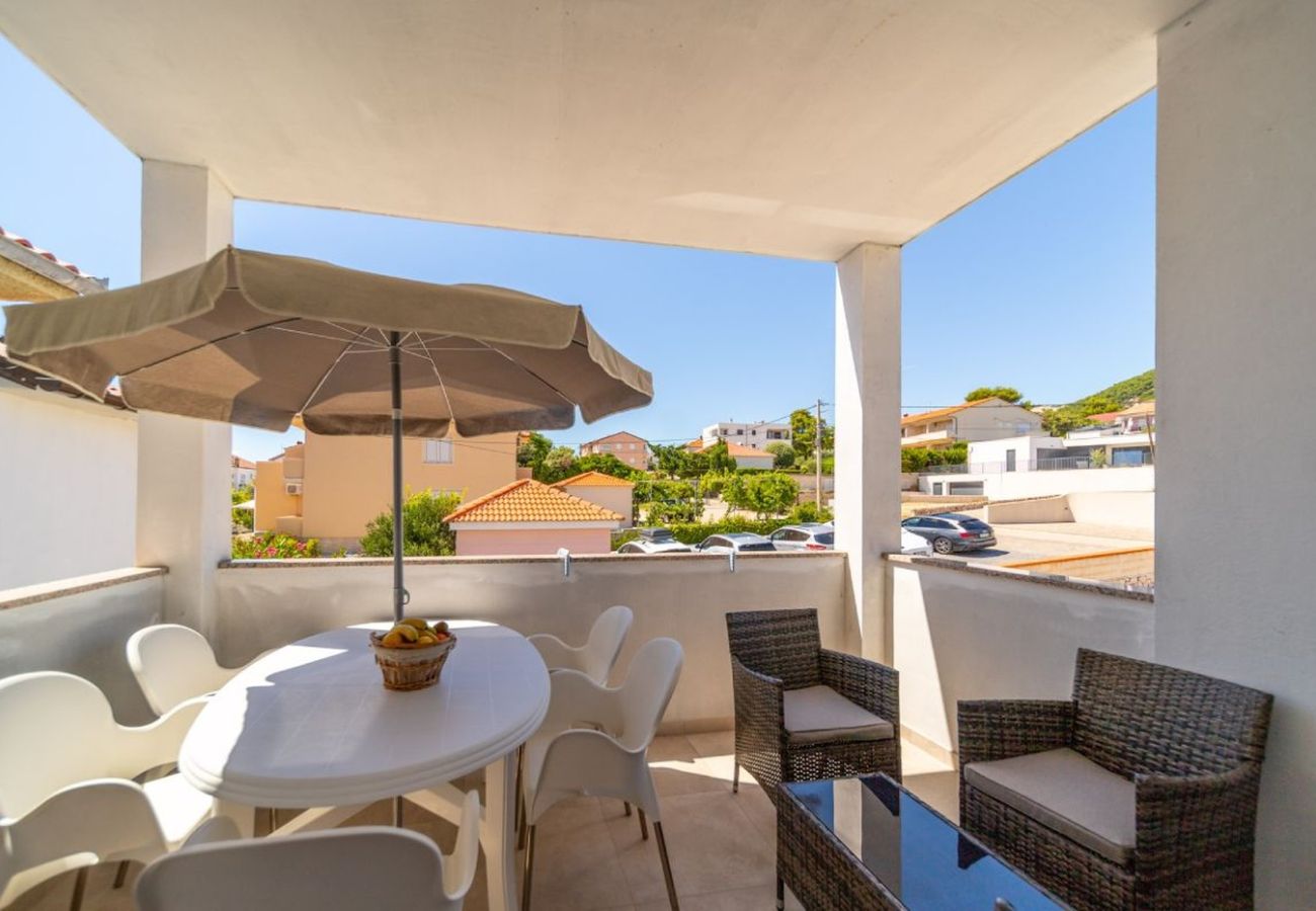 Appartamento a Rab - Appartamento in Barbat con balcone, Climatizzazione (660-3) Appartamento a Rab - Appartamento in Barbat con balcone, Climatizzazione (660-3)