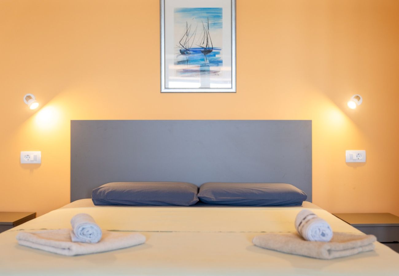 Appartamento a Rab - Appartamento in Barbat con vista mare, balcone, Climatizzazione (660-4)