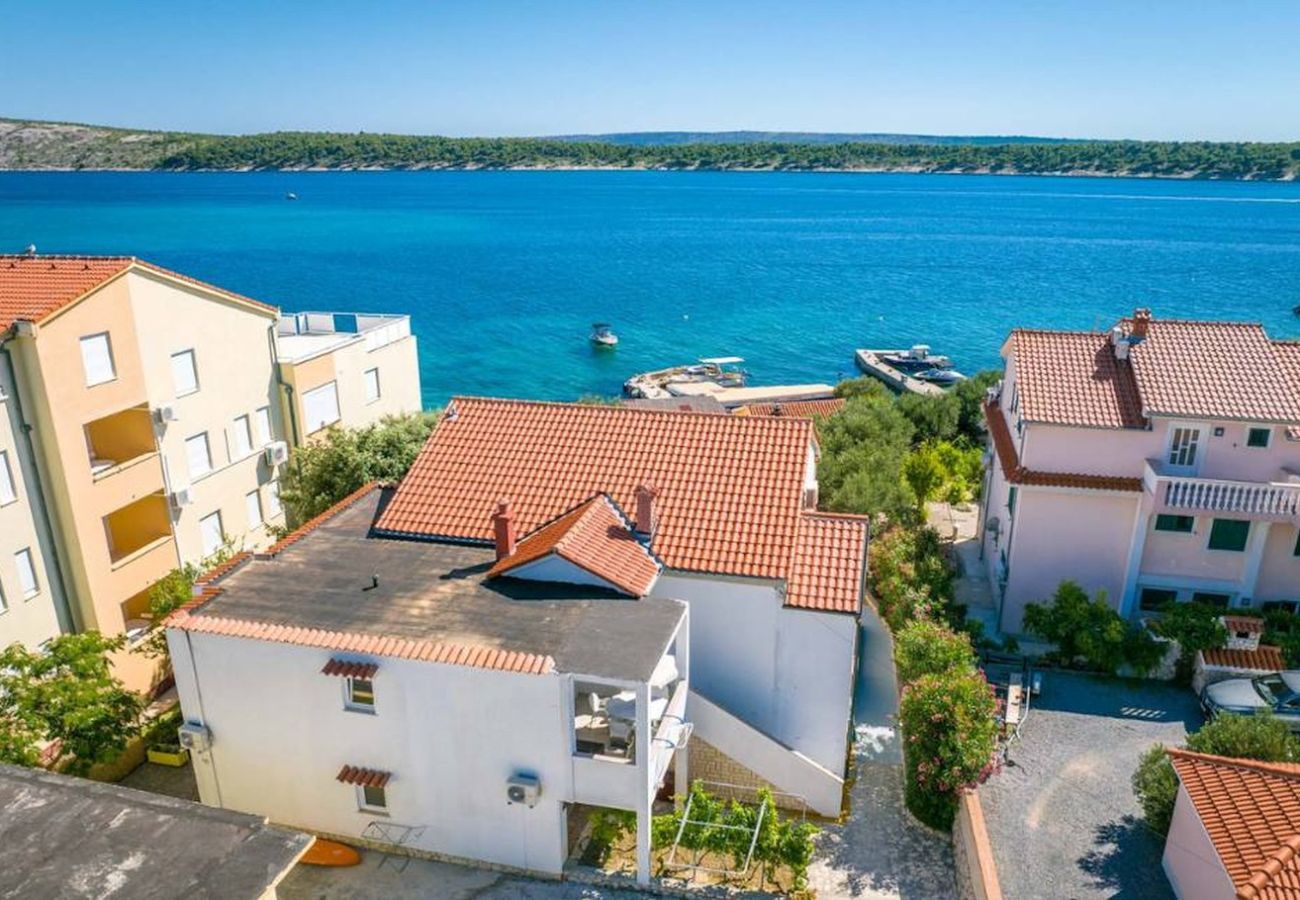 Appartamento a Rab - Appartamento in Barbat con vista mare, balcone, Climatizzazione (660-4)