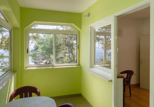 Appartamento a Karbuni - Appartamento in Karbuni con vista mare, balcone, Climatizzazione, WIFI (217-1) Appartamento a Karbuni - Appartamento in Karbuni con vista mare, balcone, Climatizzazione, WIFI (217-1)