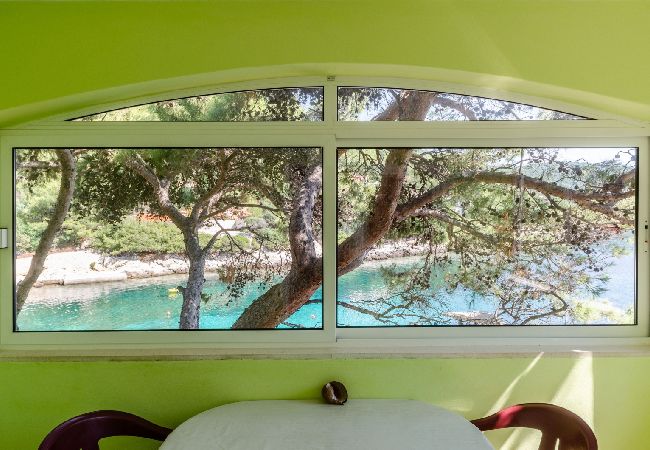 Appartamento a Karbuni - Appartamento in Karbuni con vista mare, balcone, Climatizzazione, WIFI (217-1) Appartamento a Karbuni - Appartamento in Karbuni con vista mare, balcone, Climatizzazione, WIFI (217-1)