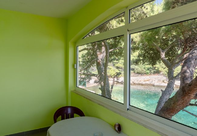 Appartamento a Karbuni - Appartamento in Karbuni con vista mare, balcone, Climatizzazione, WIFI (217-1) Appartamento a Karbuni - Appartamento in Karbuni con vista mare, balcone, Climatizzazione, WIFI (217-1)