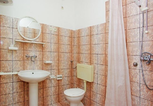 Appartamento a Karbuni - Appartamento in Karbuni con vista mare, balcone, Climatizzazione, WIFI (217-1) Appartamento a Karbuni - Appartamento in Karbuni con vista mare, balcone, Climatizzazione, WIFI (217-1)