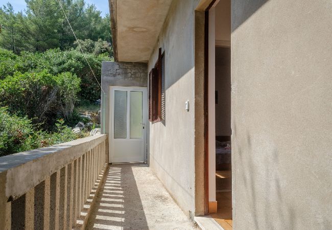 Appartamento a Karbuni - Appartamento in Karbuni con vista mare, balcone, Climatizzazione, WIFI (217-1) Appartamento a Karbuni - Appartamento in Karbuni con vista mare, balcone, Climatizzazione, WIFI (217-1)