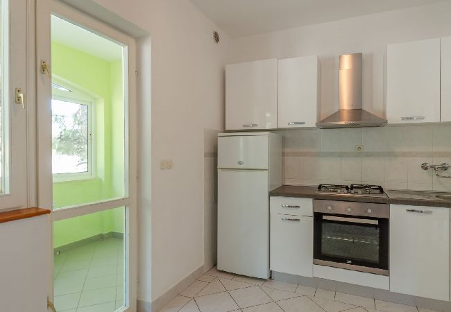 Appartamento a Karbuni - Appartamento in Karbuni con vista mare, balcone, Climatizzazione (217-2) Appartamento a Karbuni - Appartamento in Karbuni con vista mare, balcone, Climatizzazione (217-2)
