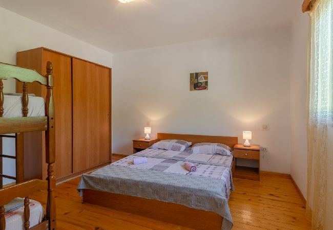 Appartamento a Karbuni - Appartamento in Karbuni con vista mare, balcone, Climatizzazione (217-2) Appartamento a Karbuni - Appartamento in Karbuni con vista mare, balcone, Climatizzazione (217-2)