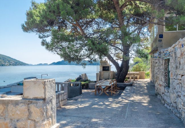 Appartamento a Karbuni - Appartamento in Karbuni con vista mare, balcone, Climatizzazione (217-2) Appartamento a Karbuni - Appartamento in Karbuni con vista mare, balcone, Climatizzazione (217-2)