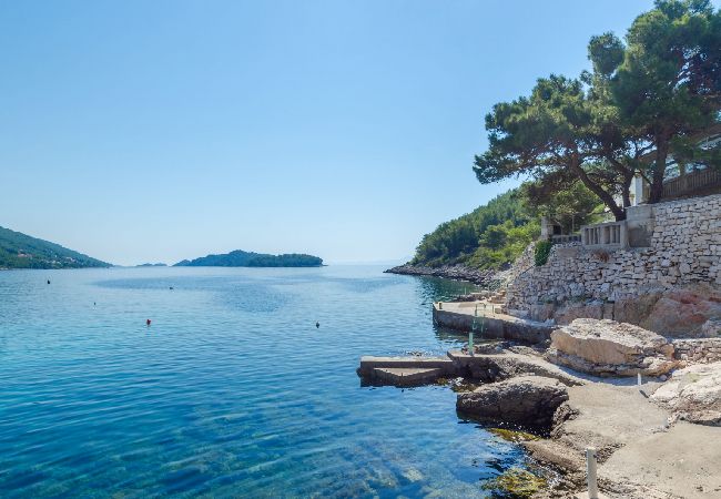 Appartamento a Karbuni - Appartamento in Karbuni con vista mare, balcone, Climatizzazione (217-2) Appartamento a Karbuni - Appartamento in Karbuni con vista mare, balcone, Climatizzazione (217-2)