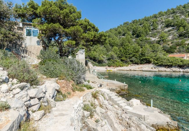 Appartamento a Karbuni - Appartamento in Karbuni con vista mare, balcone, Climatizzazione (217-2) Appartamento a Karbuni - Appartamento in Karbuni con vista mare, balcone, Climatizzazione (217-2)