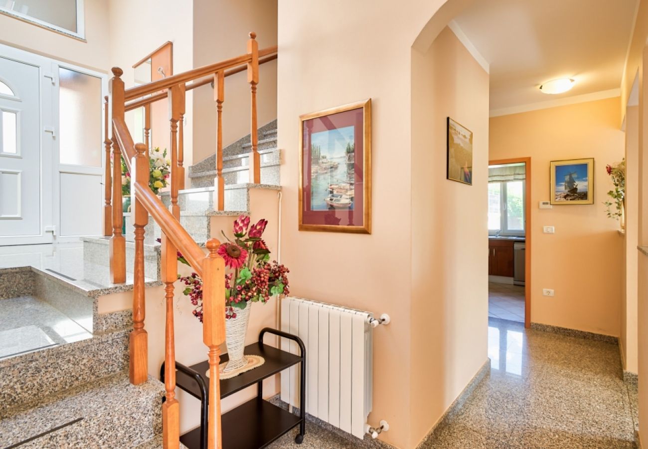 Casa a Ripenda Kras - Casa di vacanza in Ripenda Kras con loggia, Climatizzazione, WIFI, Lavatrice (676-1)