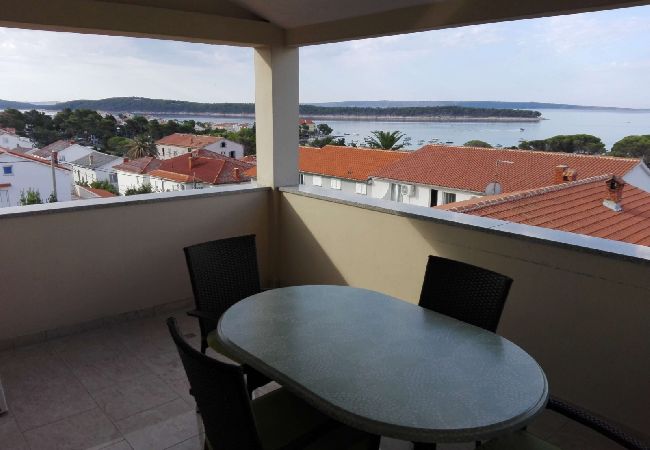 Appartamento a Banjol - Appartamento in Banjol con vista mare, balcone, Climatizzazione, WIFI (605-1) Appartamento a Banjol - Appartamento in Banjol con vista mare, balcone, Climatizzazione, WIFI (605-1)