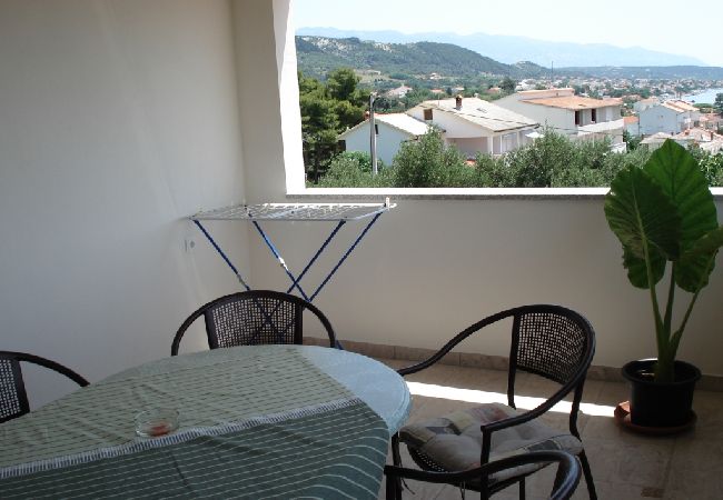 Appartamento a Banjol - Appartamento in Banjol con vista mare, balcone, Climatizzazione, WIFI (605-1) Appartamento a Banjol - Appartamento in Banjol con vista mare, balcone, Climatizzazione, WIFI (605-1)