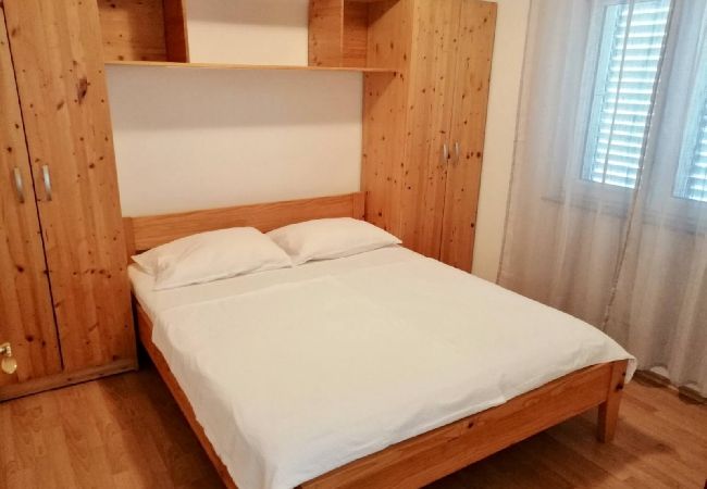 Appartamento a Banjol - Appartamento in Banjol con vista mare, balcone, Climatizzazione, WIFI (605-2) Appartamento a Banjol - Appartamento in Banjol con vista mare, balcone, Climatizzazione, WIFI (605-2)