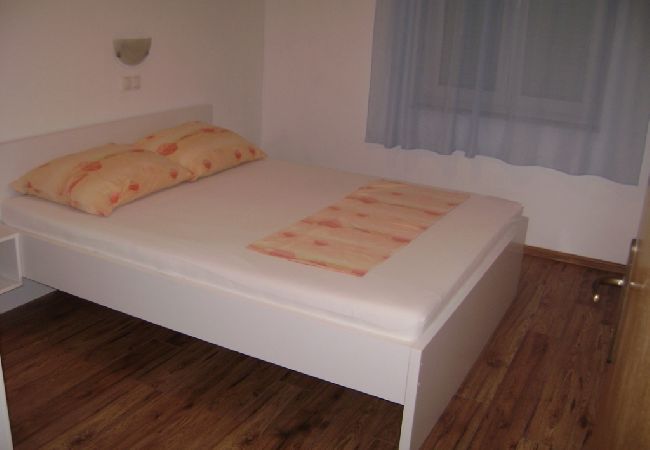 Appartamento a Lopar - Appartamento in Loparo (Lopar) con terrazzo, Climatizzazione, WIFI (568-1) Appartamento a Lopar - Appartamento in Loparo (Lopar) con terrazzo, Climatizzazione, WIFI (568-1)