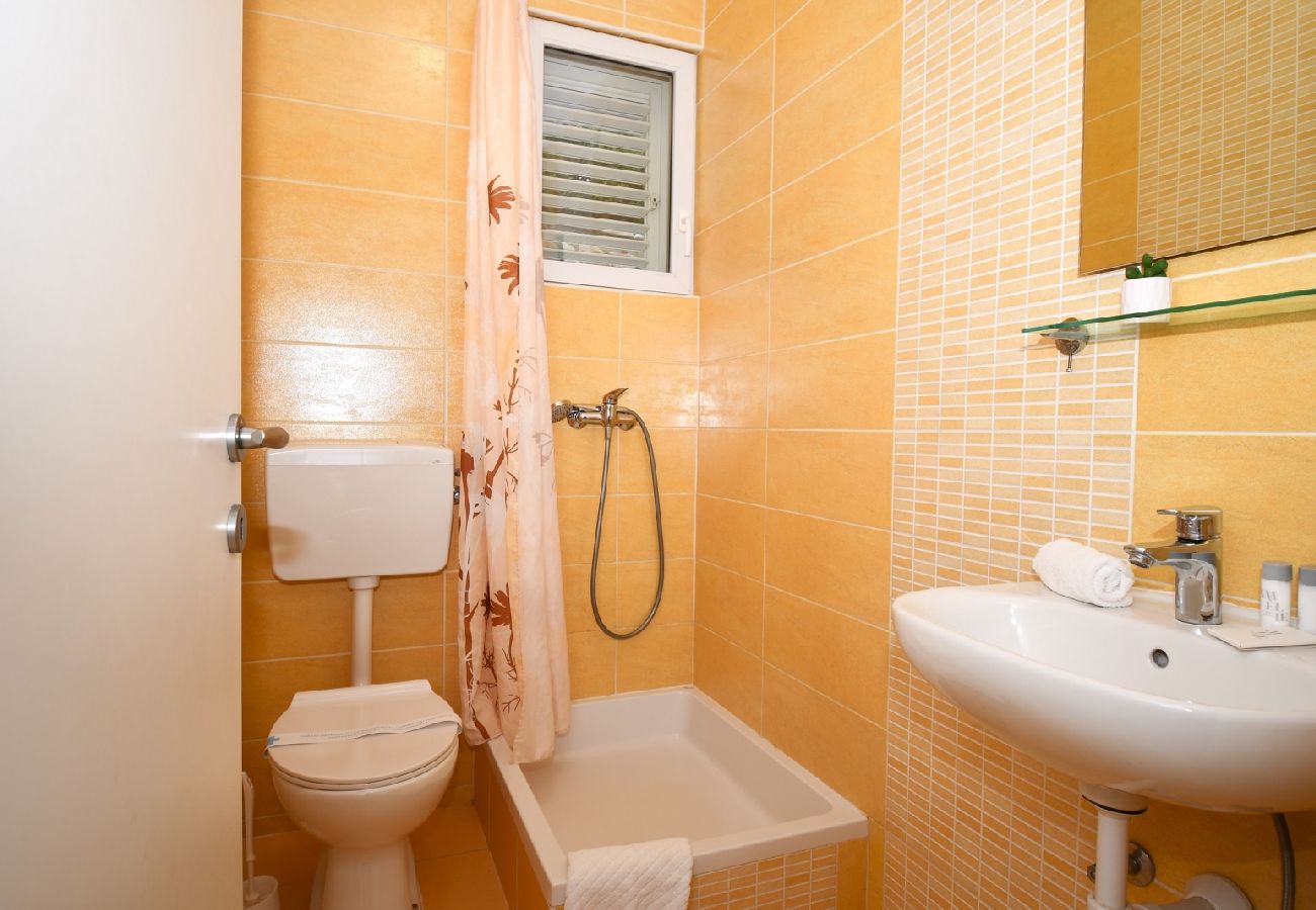 Appartamento a Lopar - Appartamento in Loparo (Lopar) con terrazzo, Climatizzazione, WIFI (613-1)