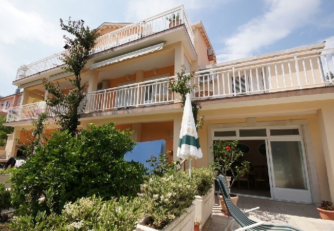 Appartamento a Orebic - Appartamento in Sabbioncello (Orebić) con vista mare, terrazzo, Climatizzazione, WIFI (829-1) Appartamento a Orebic - Appartamento in Sabbioncello (Orebić) con vista mare, terrazzo, Climatizzazione, WIFI (829-1)