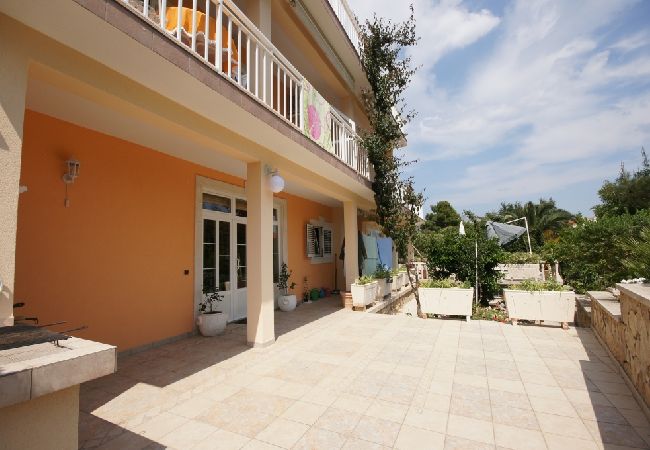 Appartamento a Orebic - Appartamento in Sabbioncello (Orebić) con vista mare, terrazzo, Climatizzazione, WIFI (829-1) Appartamento a Orebic - Appartamento in Sabbioncello (Orebić) con vista mare, terrazzo, Climatizzazione, WIFI (829-1)
