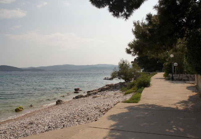 Appartamento a Orebic - Appartamento in Sabbioncello (Orebić) con vista mare, terrazzo, Climatizzazione, WIFI (829-1) Appartamento a Orebic - Appartamento in Sabbioncello (Orebić) con vista mare, terrazzo, Climatizzazione, WIFI (829-1)