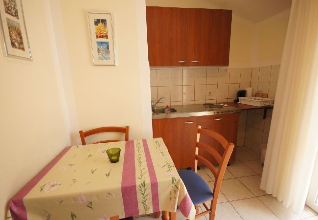 Appartamento a Orebic - Appartamento in Sabbioncello (Orebić) con vista mare, terrazzo, Climatizzazione, WIFI (829-3) Appartamento a Orebic - Appartamento in Sabbioncello (Orebić) con vista mare, terrazzo, Climatizzazione, WIFI (829-3)