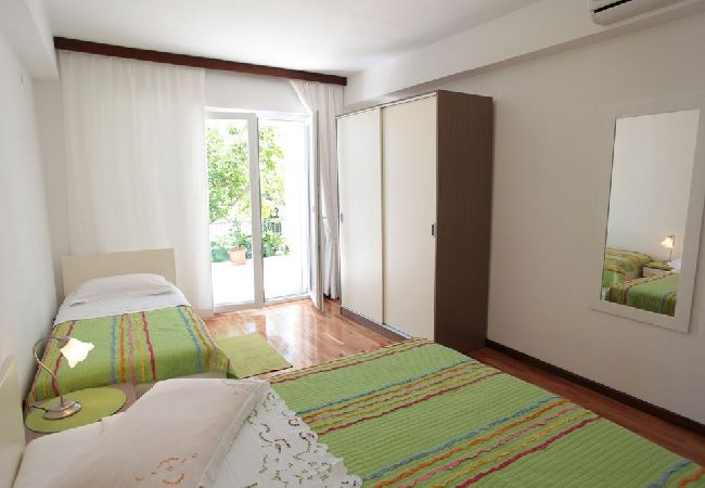 Appartamento a Podgora - Appartamento in Podgora con vista mare, terrazzo, Climatizzazione, WIFI (849-2) Appartamento a Podgora - Appartamento in Podgora con vista mare, terrazzo, Climatizzazione, WIFI (849-2)