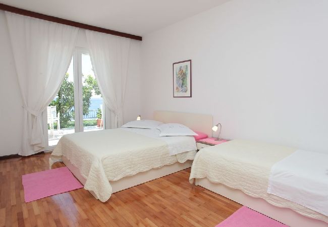 Appartamento a Podgora - Appartamento in Podgora con vista mare, terrazzo, Climatizzazione, WIFI (849-3) Appartamento a Podgora - Appartamento in Podgora con vista mare, terrazzo, Climatizzazione, WIFI (849-3)