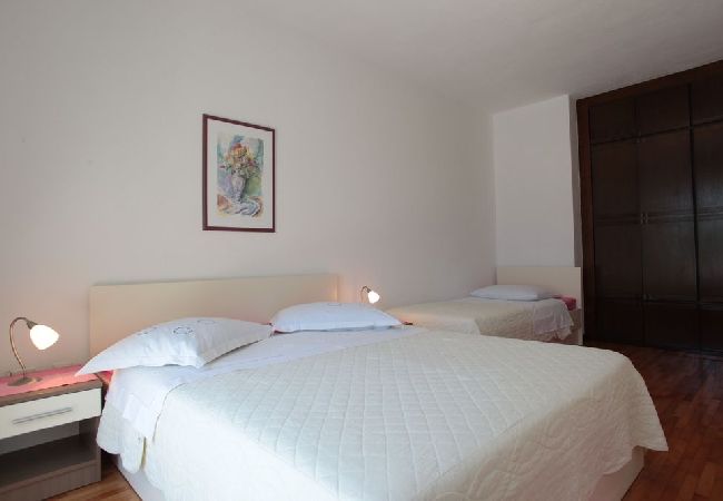 Appartamento a Podgora - Appartamento in Podgora con vista mare, terrazzo, Climatizzazione, WIFI (849-3) Appartamento a Podgora - Appartamento in Podgora con vista mare, terrazzo, Climatizzazione, WIFI (849-3)