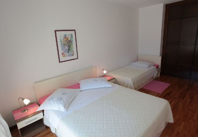 Appartamento a Podgora - Appartamento in Podgora con vista mare, terrazzo, Climatizzazione, WIFI (849-3) Appartamento a Podgora - Appartamento in Podgora con vista mare, terrazzo, Climatizzazione, WIFI (849-3)