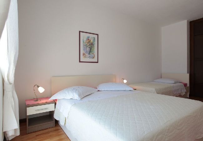 Appartamento a Podgora - Appartamento in Podgora con vista mare, terrazzo, Climatizzazione, WIFI (849-3) Appartamento a Podgora - Appartamento in Podgora con vista mare, terrazzo, Climatizzazione, WIFI (849-3)
