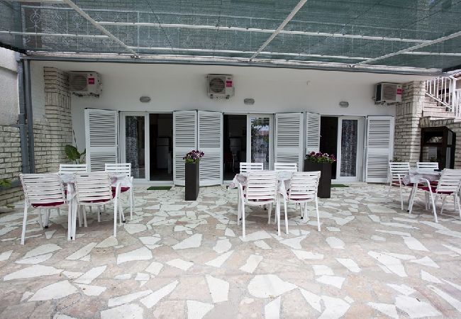 Appartamento a Duce - Appartamento in Duće con vista mare, terrazzo, Climatizzazione, WIFI (850-2) Appartamento a Duce - Appartamento in Duće con vista mare, terrazzo, Climatizzazione, WIFI (850-2)