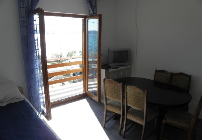 Appartamento a Bibinje - Appartamento in Bibigne (Bibinje) con vista mare, terrazzo, Climatizzazione, WIFI (868-3) Appartamento a Bibinje - Appartamento in Bibigne (Bibinje) con vista mare, terrazzo, Climatizzazione, WIFI (868-3)