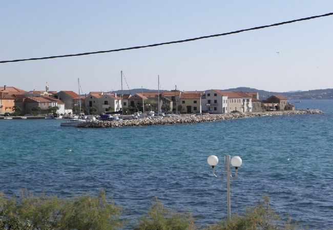 Appartamento a Bibinje - Appartamento in Bibigne (Bibinje) con vista mare, terrazzo, Climatizzazione, WIFI (868-3) Appartamento a Bibinje - Appartamento in Bibigne (Bibinje) con vista mare, terrazzo, Climatizzazione, WIFI (868-3)