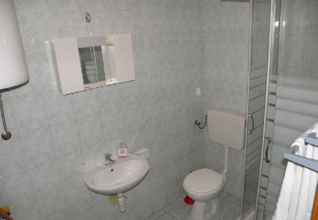 Appartamento a Bibinje - Appartamento in Bibigne (Bibinje) con vista mare, terrazzo, Climatizzazione, WIFI (868-3) Appartamento a Bibinje - Appartamento in Bibigne (Bibinje) con vista mare, terrazzo, Climatizzazione, WIFI (868-3)