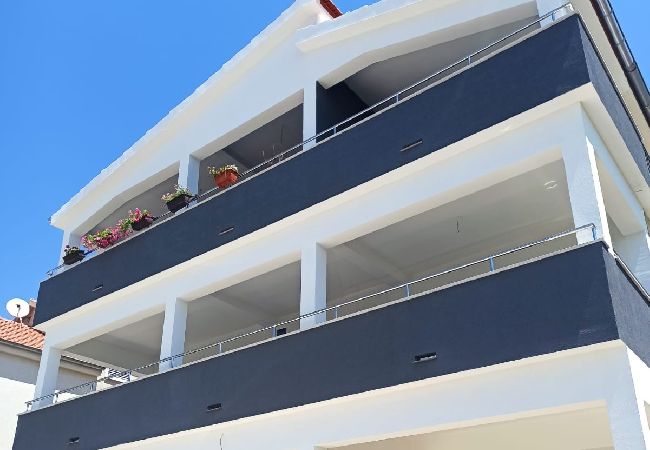 Appartamento a Bibinje - Appartamento in Bibigne (Bibinje) con vista mare, terrazzo, Climatizzazione, WIFI (868-3) Appartamento a Bibinje - Appartamento in Bibigne (Bibinje) con vista mare, terrazzo, Climatizzazione, WIFI (868-3)