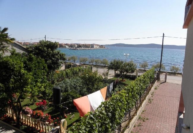 Appartamento a Bibinje - Appartamento in Bibigne (Bibinje) con vista mare, terrazzo, Climatizzazione, WIFI (868-4) Appartamento a Bibinje - Appartamento in Bibigne (Bibinje) con vista mare, terrazzo, Climatizzazione, WIFI (868-4)