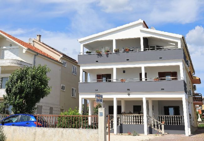 Appartamento a Bibinje - Appartamento in Bibigne (Bibinje) con vista mare, terrazzo, Climatizzazione, WIFI (868-4) Appartamento a Bibinje - Appartamento in Bibigne (Bibinje) con vista mare, terrazzo, Climatizzazione, WIFI (868-4)